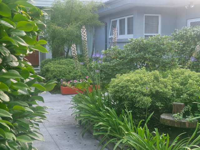 2 bed-room modern city unit in a garden oasis