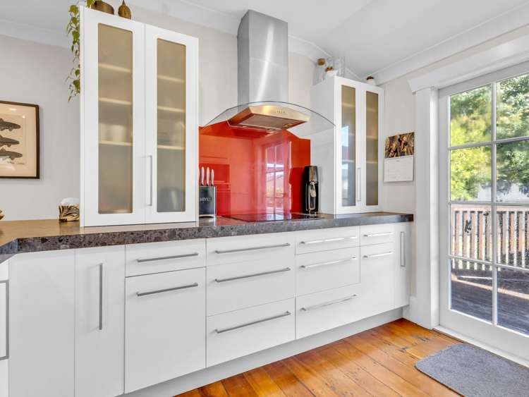 1106 Caroline Road Mayfair_10