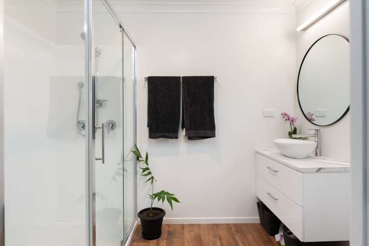 16 Antrim Glade Welcome Bay_19