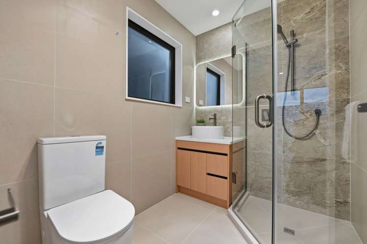 3B & 3C Towra Place Botany Downs_12