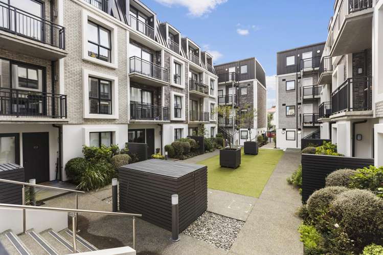 4F/11 Newtown Ave Newtown_9