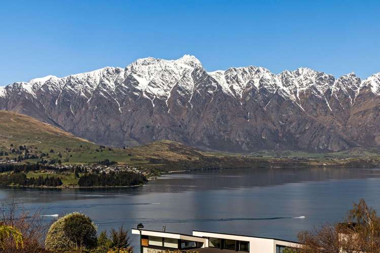 8 Whitbourn Place Queenstown_10