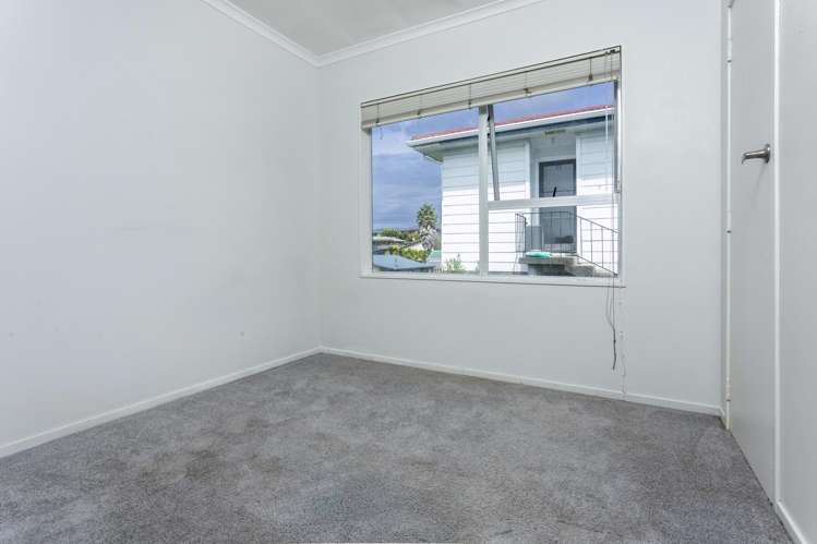 35 Triangle Road Massey_16