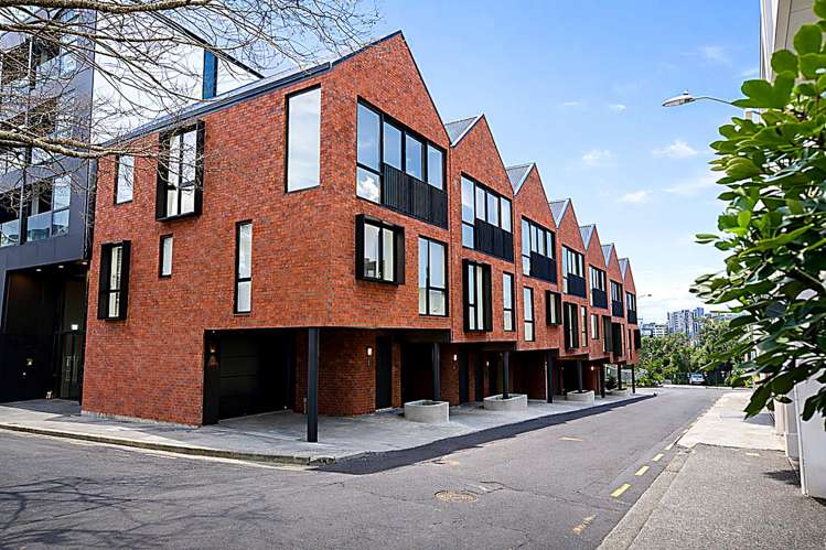2/4 Madeira Lane Grafton_2