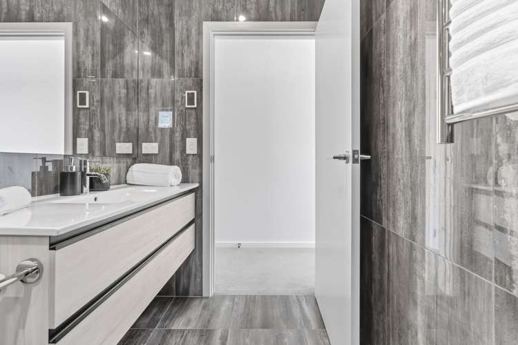 2 Mckenzies Shute Jacks Point_13