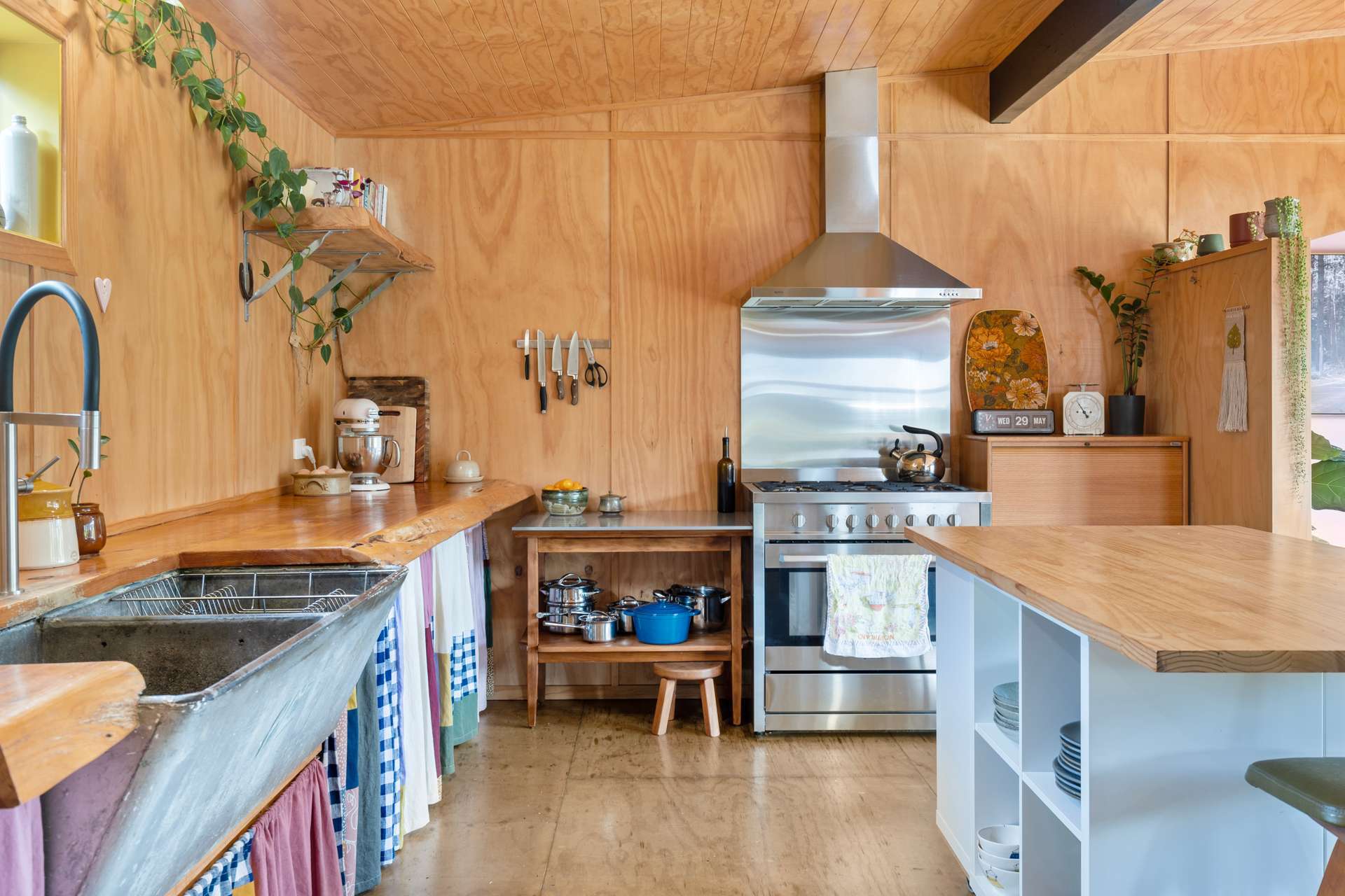 1923 Motueka Valley Highway Ngatimoti Tasman Houses for Sale