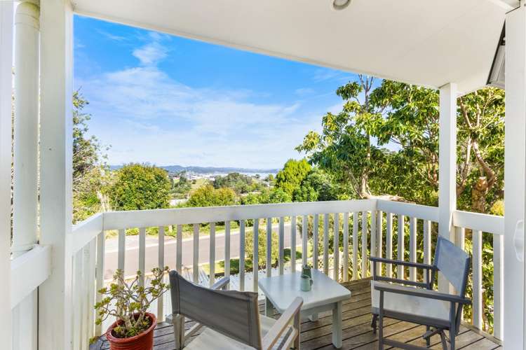 11 Russell Heights Russell_13