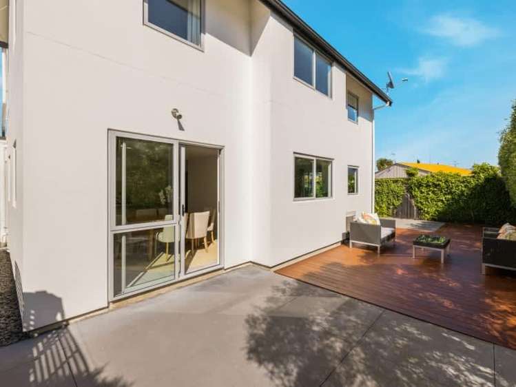 1 Olympic Lane Edgeware_14