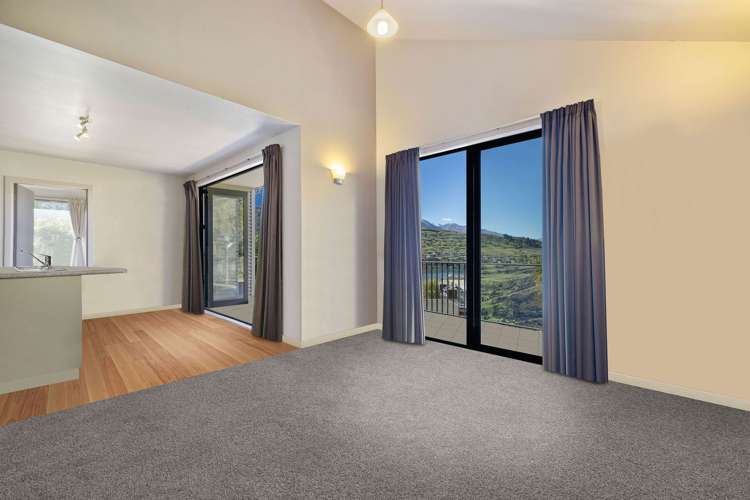 15 Woodbury Rise, Golden Heights, Queenstown_10