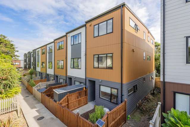 Affordable Nearly New 3 Bed, 3 Bath Living