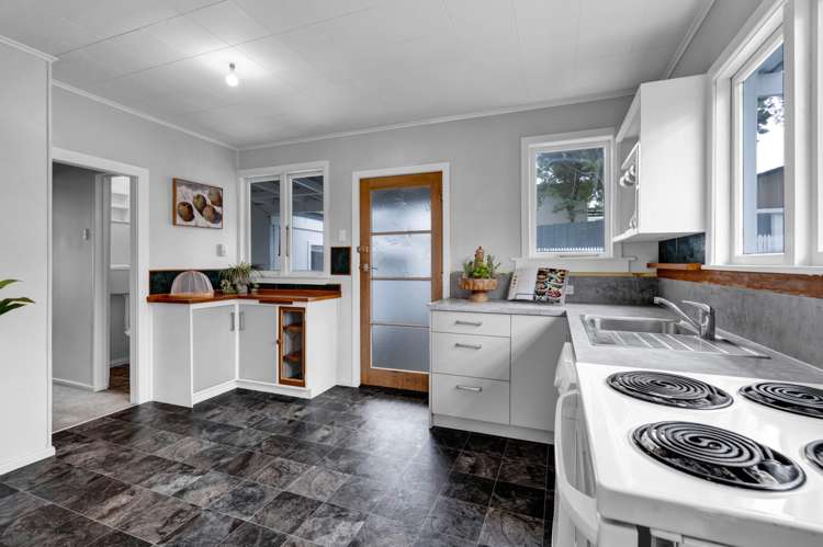 106 Seaview Road Westown_11