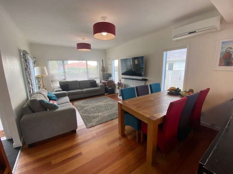 8 Ropata Avenue Point England_6