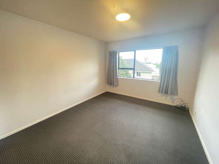 2/11 Glenfern Road Mellons Bay_10