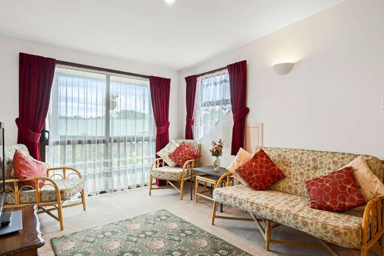 15 Yellowstone Crescent Burwood_16