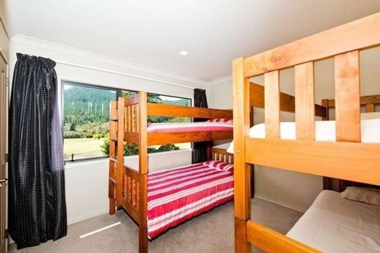 25 Sanctuary Cove Pauanui_11