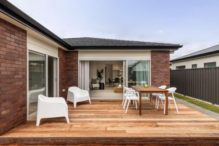 12A West Place Greenmeadows_2
