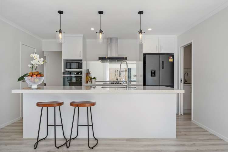 83 Whakaturou Crescent Pyes Pa_5