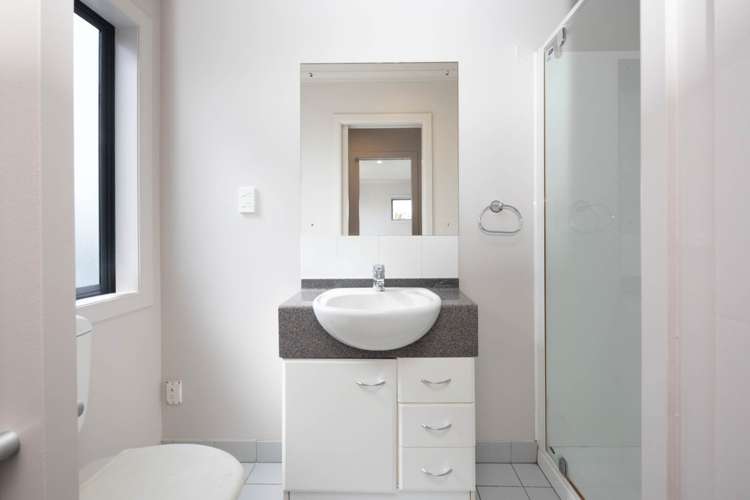 8a Charlenne Close Ranui_13