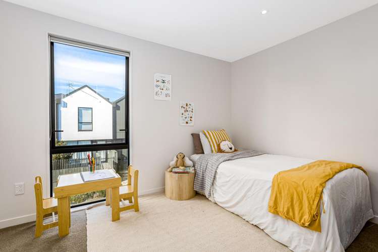 10/6 Oswald Crescent Paparangi_11