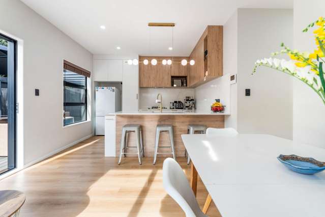 Big kitchen + room to Garden