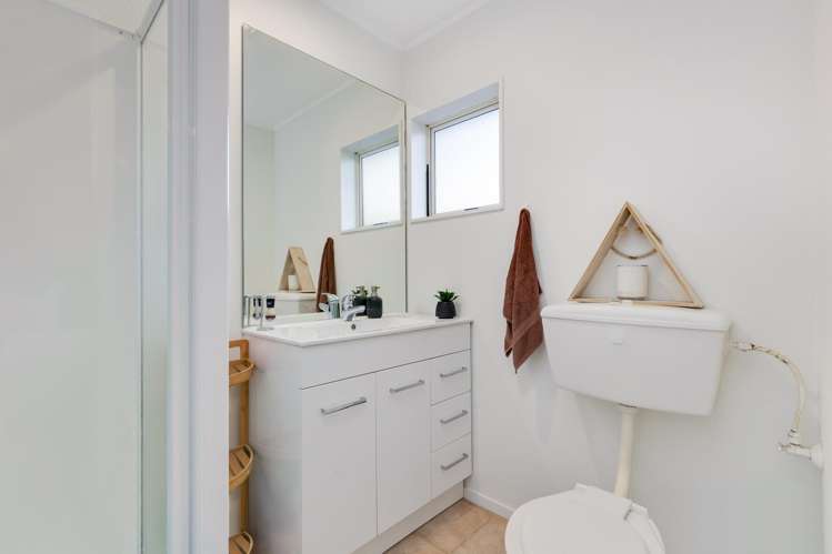 137 Naylors Drive Mangere_11