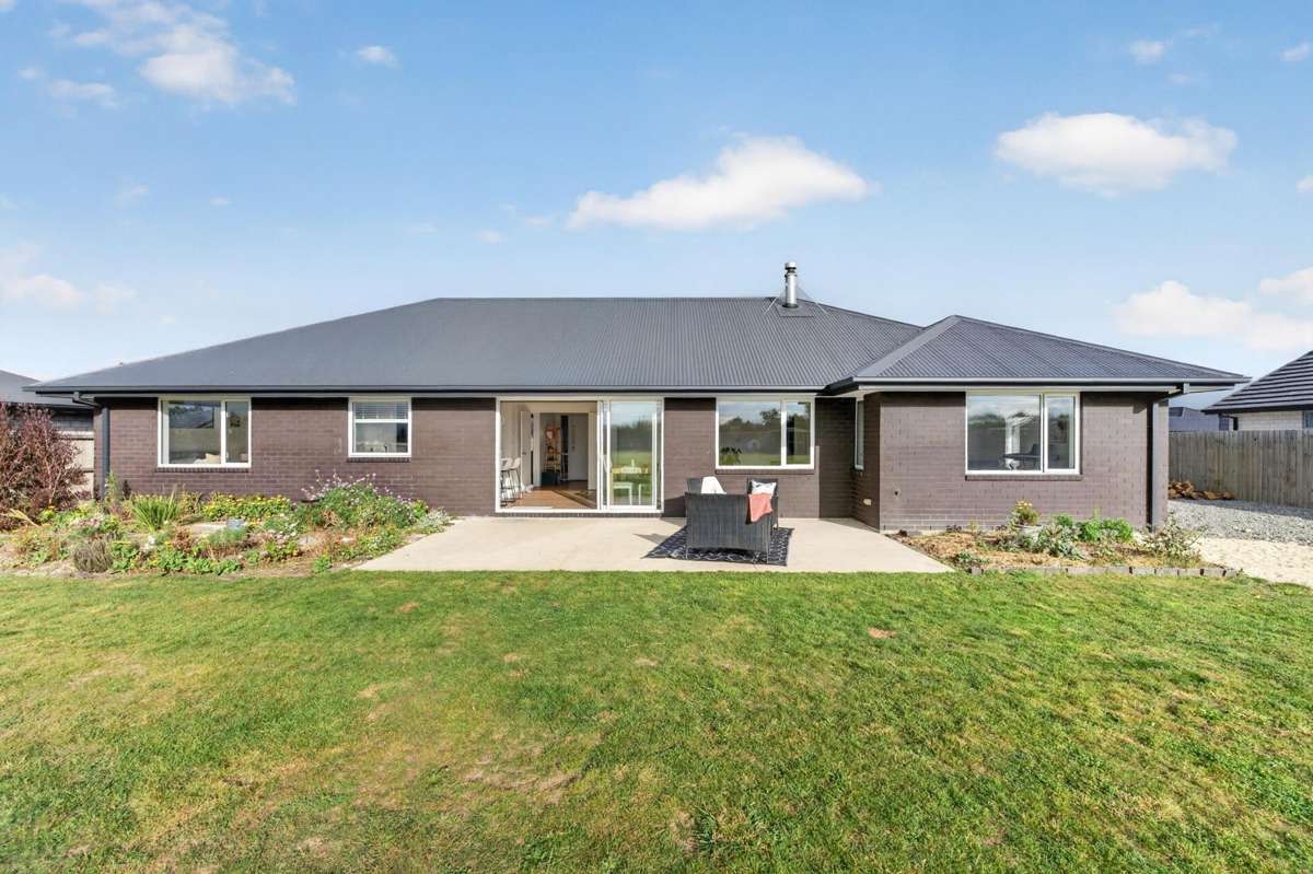 54 Graeme Foote Street_1