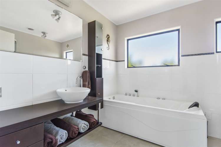 2/93 Athena Drive Totara Vale_10