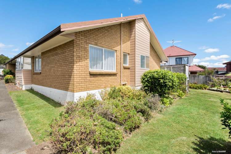 6 Crescent Hills Court Northpark_12