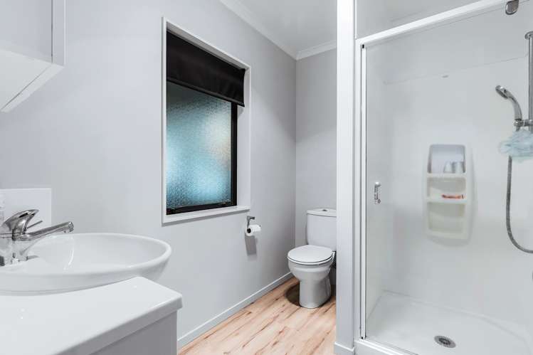 8 De La Mare Drive Leamington_14