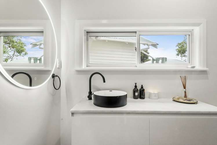 1268 East Coast Road Redvale_14