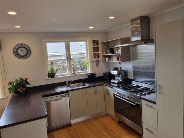 10 Bristol Avenue Brookfield_2