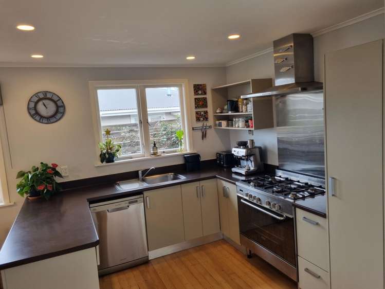 10 Bristol Avenue Brookfield_2