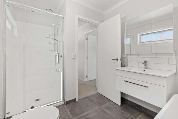 8 Hokioi Drive Kenepuru_18