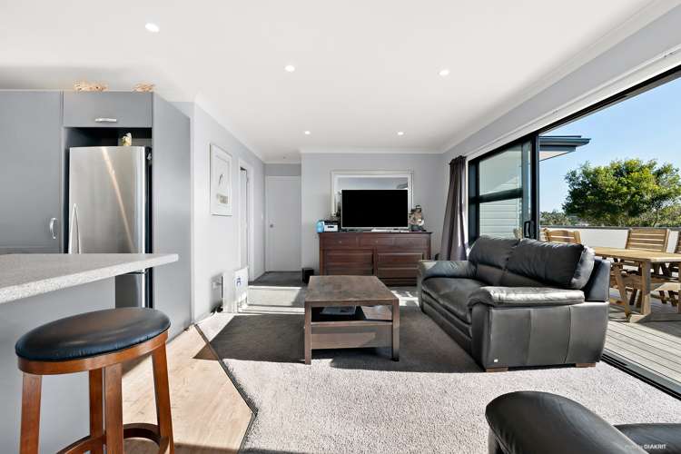 29 Gledstane Road Stanmore Bay_5