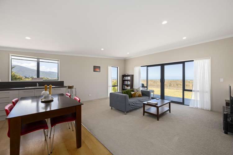 27 Ocean View Crescent Rarangi_6