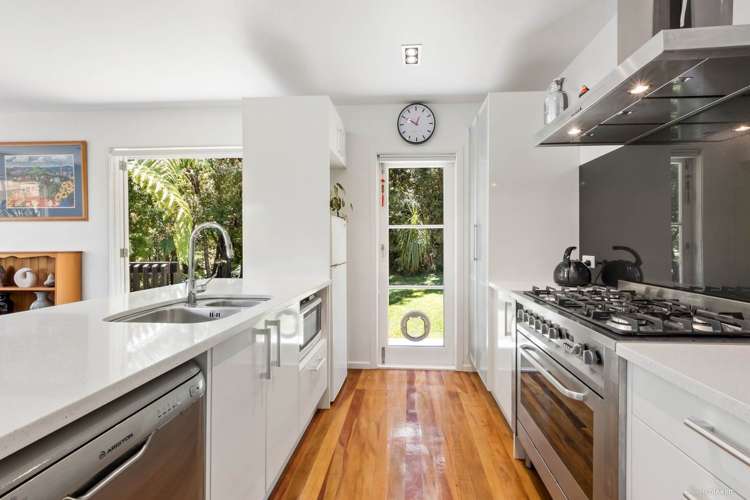 57 Woodfern Crescent Titirangi_5