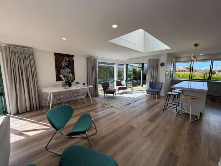20 Sunrise Avenue 11229_23