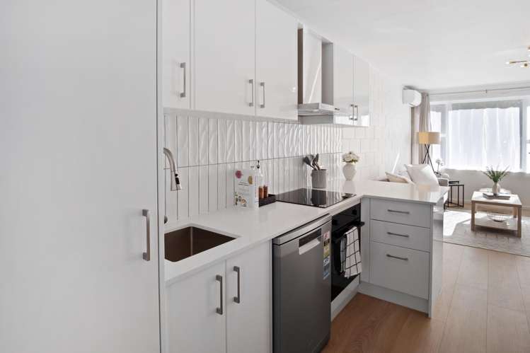 2/134 Edmonton Road Te Atatu South_7