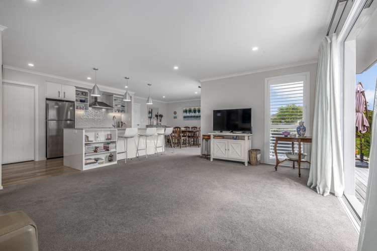 27 Waipunahau Road Waikanae_3