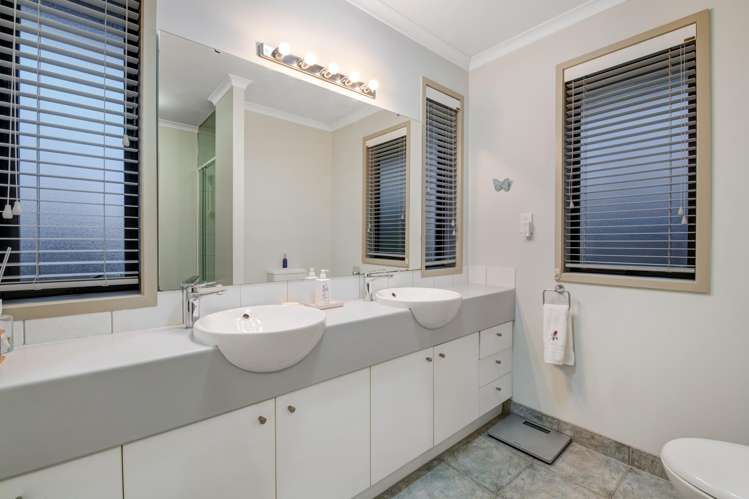 49 Chesterfield Way Orewa_13