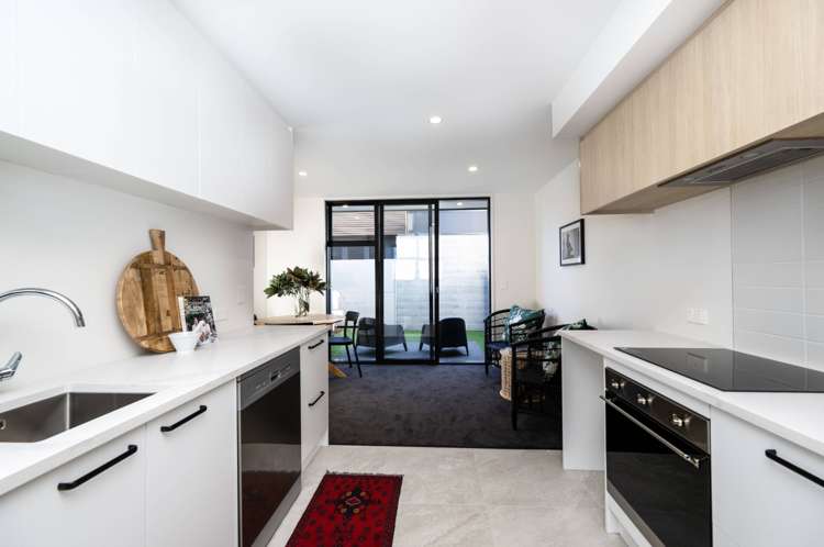 2/35 Gracefield Avenue_0