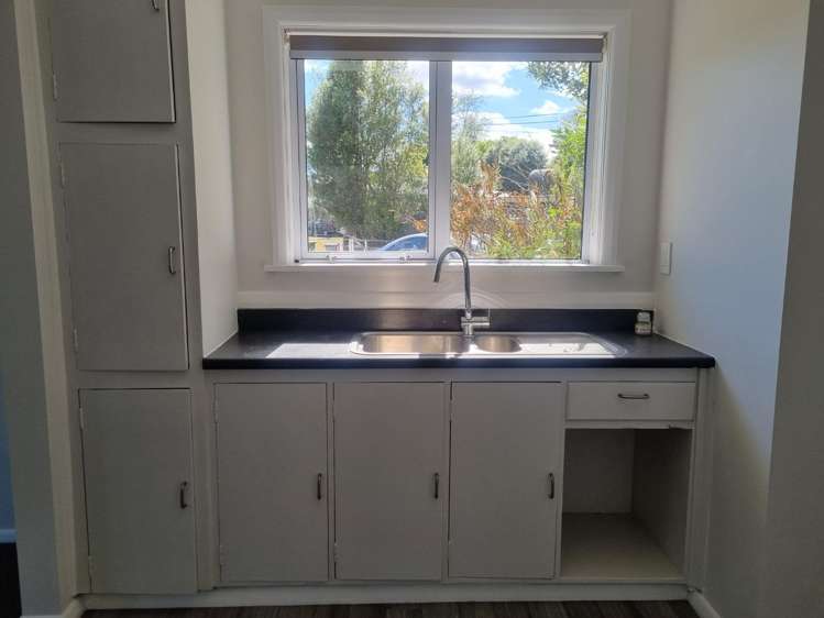 9 Dixon Road 11062_15