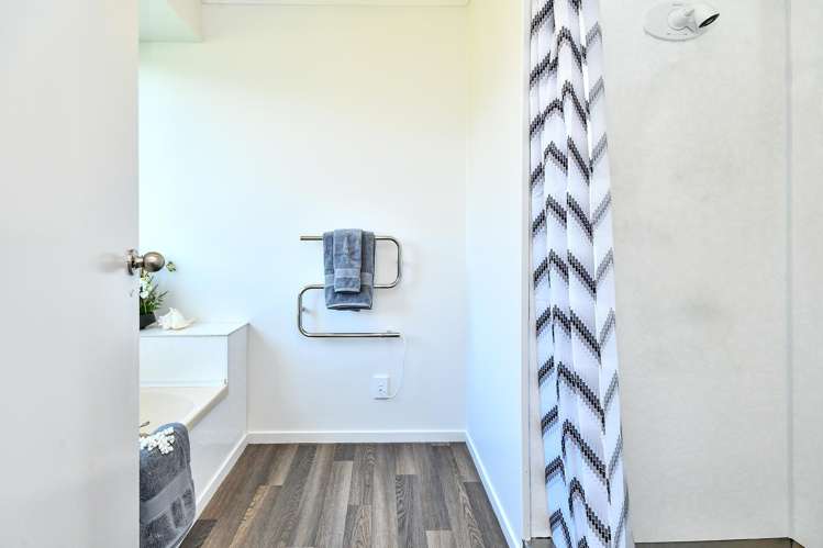 6 Leaming Place Clarks Beach_16