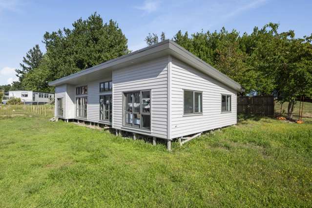 Chic 3BR New Build w/ private outlook