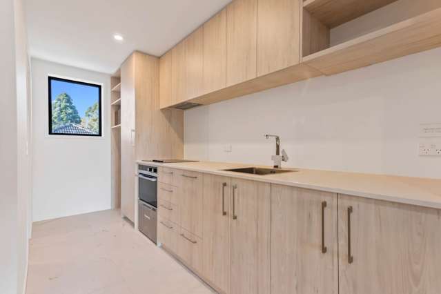 3B/87 Taikata Road Te Atatu Peninsula_1