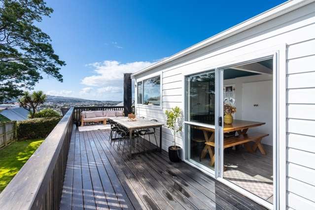 Sun, Space & Style – Deck with Stunning Views!