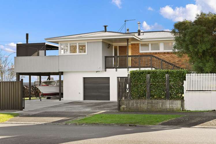 1 Garden Heights Avenue Glenview_26