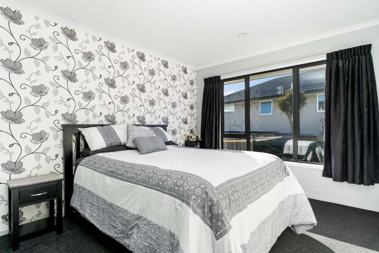 14 Farnborough Street Aranui_15