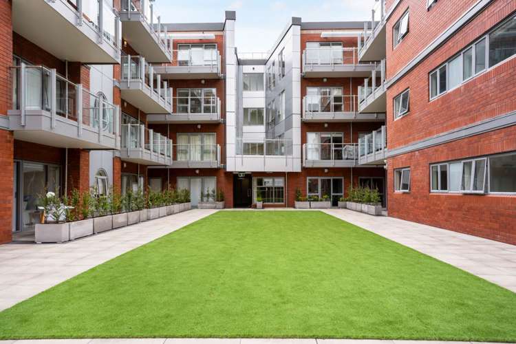 102/4 Wagener Place Mt Albert_12