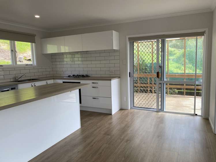 8 Willow Place Horahora_5